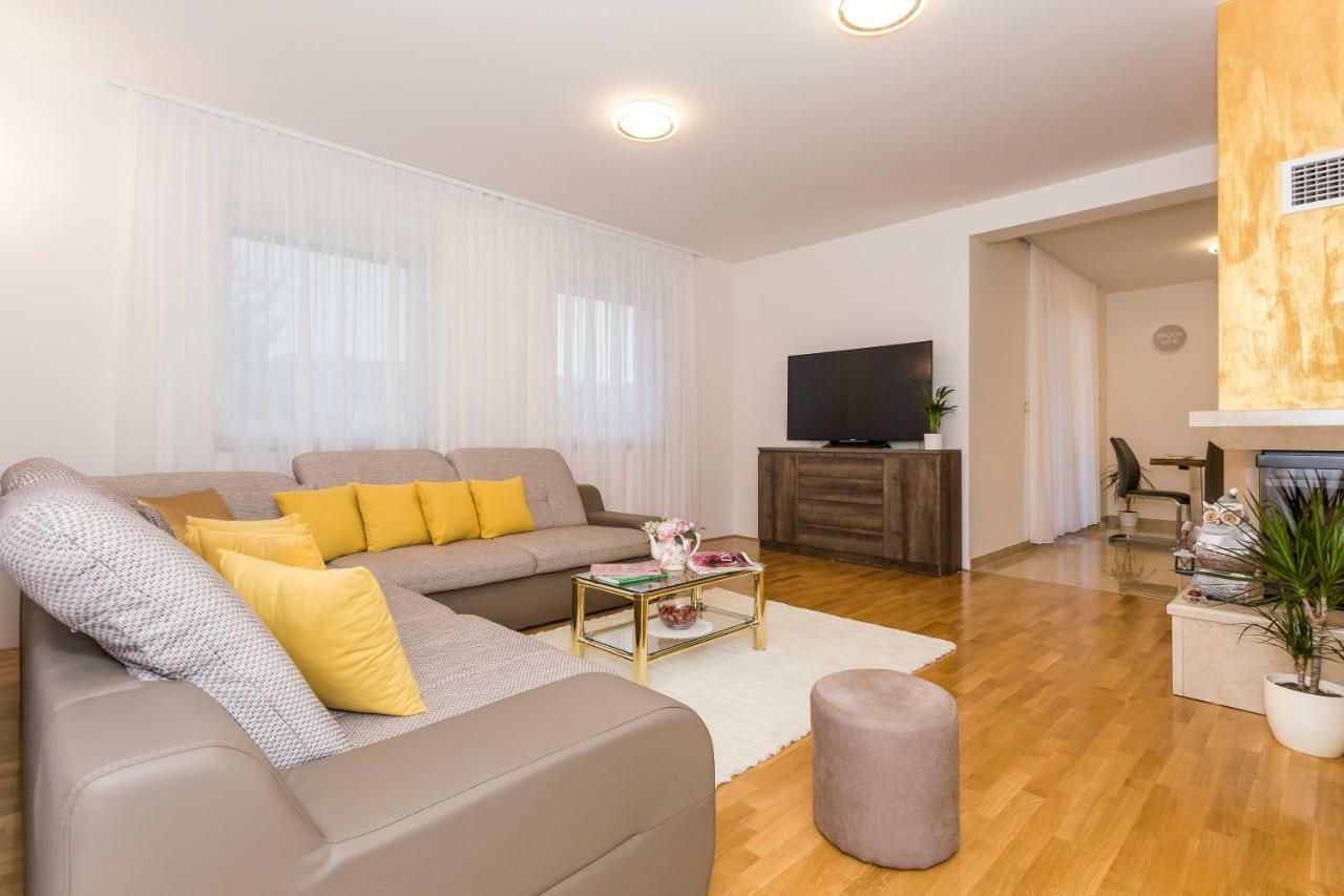 Villa Sweet Home Marija With Heated Pool Split Exterior foto